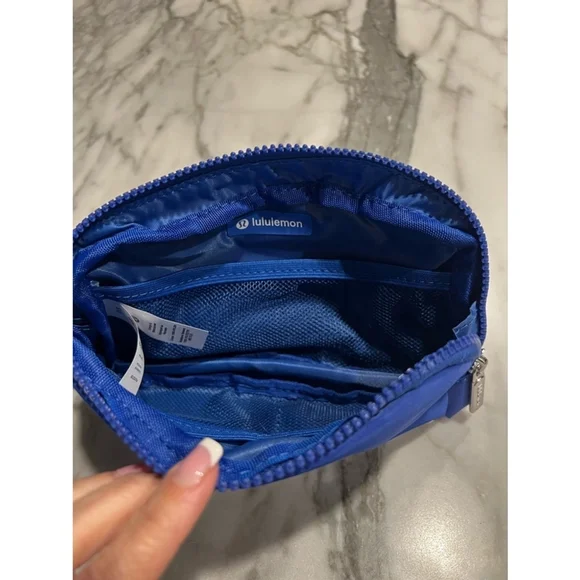 NWT Lululemon 2L Everywhere Belt Bag Large Blue - Picture 9 of 10
